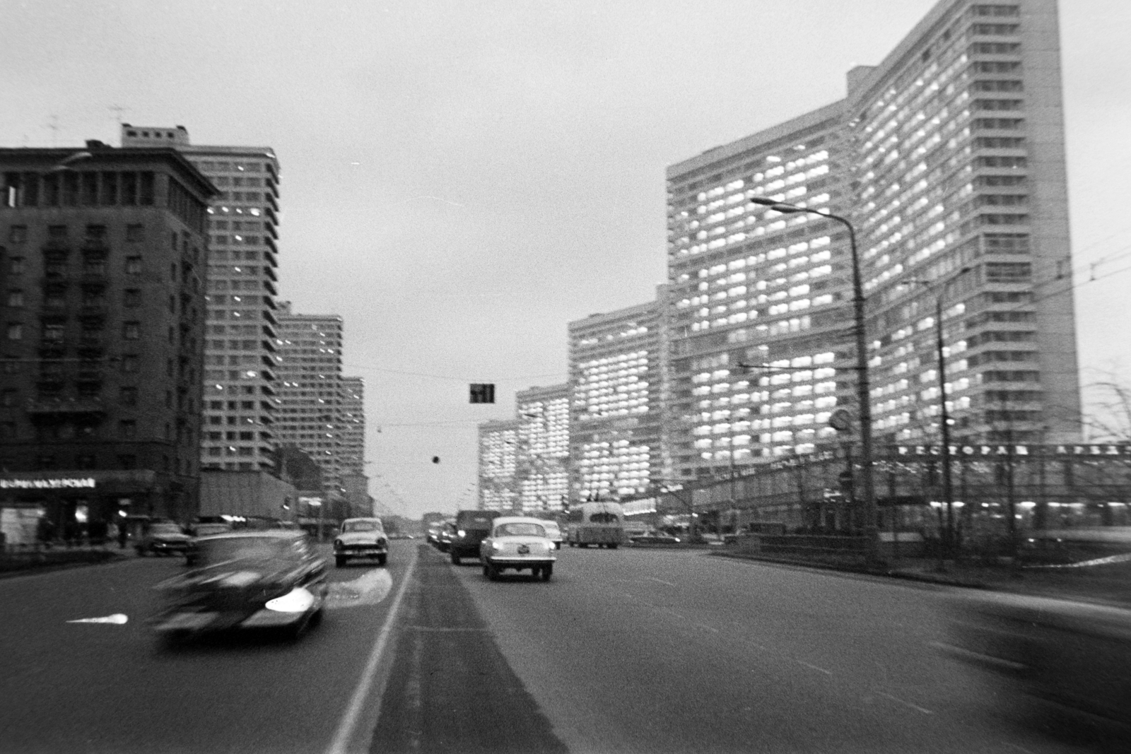 Russia, Moscow, Novij Arbat (ekkor Kalinyin) sugárút a Vozdvizsenyka utca felé nézve., 1971, Bojár Sándor, Soviet Union, Fortepan #195897