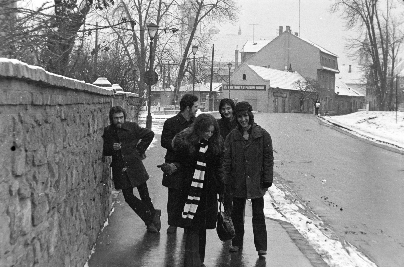 Hungary, Szentendre, Kossuth Lajos utca, balra a Pozsarevacska szerb ortodox templom kerítése., 1973, Bogyó Virág, Fortepan #196019