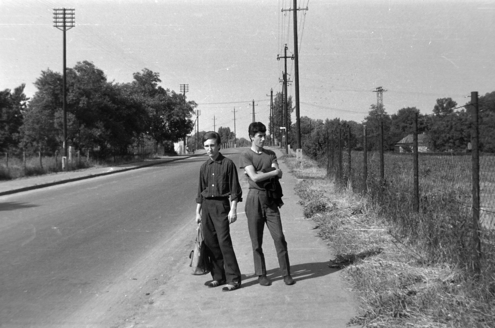 1965, Bogyó Virág, socks and sandal, sandal, arms crossed over the chest, hitchhiking, Fortepan #196030