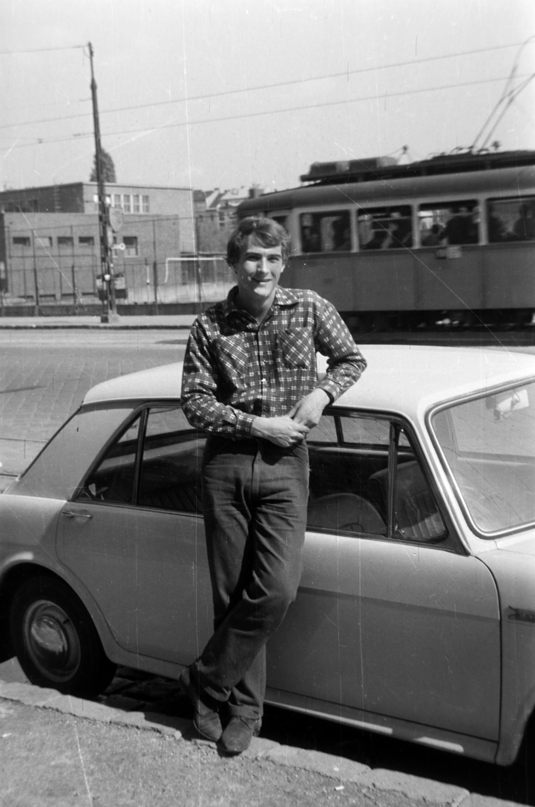 Hungary, Budapest XI., Fehérvári út az Eszék utca közelében, szemben a szakrendelő takarásában a Fényes Elek Közgazdasági Szakközépiskola., 1970, Bogyó Virág, Budapest, Fortepan #196070