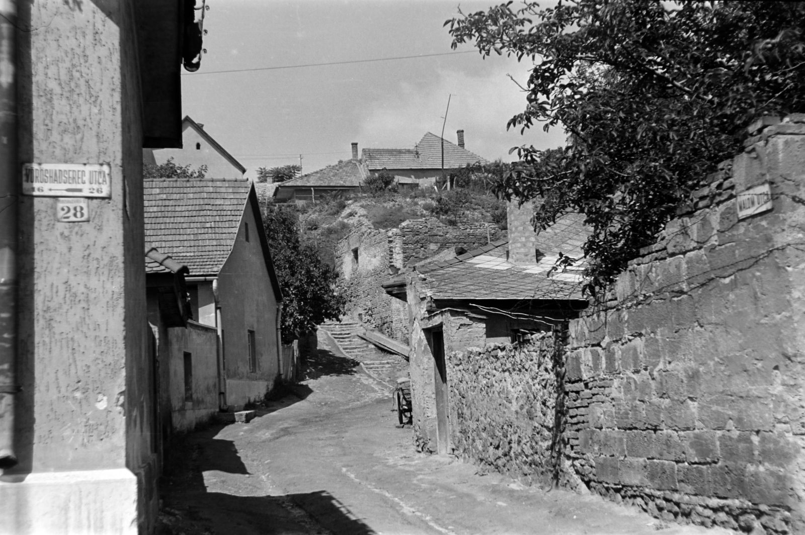 Hungary, Szentendre, Bogdányi út (Vöröshadsereg utca) a Malom utca torkolatánál, a lépcső a Szamárhegyre vezet., 1974, Bogyó Virág, Fortepan #196091