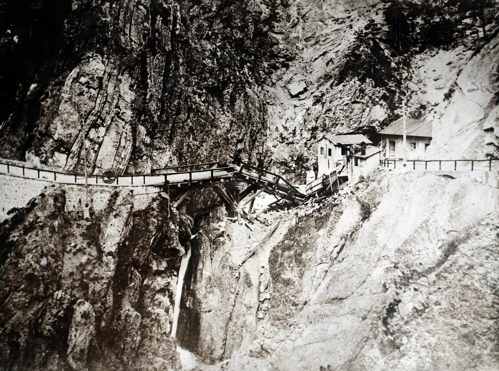 Italy, hadiút a Dogna-völgyben, felrobbantott híd a Rio Mas patak felett., 1916, Bogyó Virág, Fortepan #196125