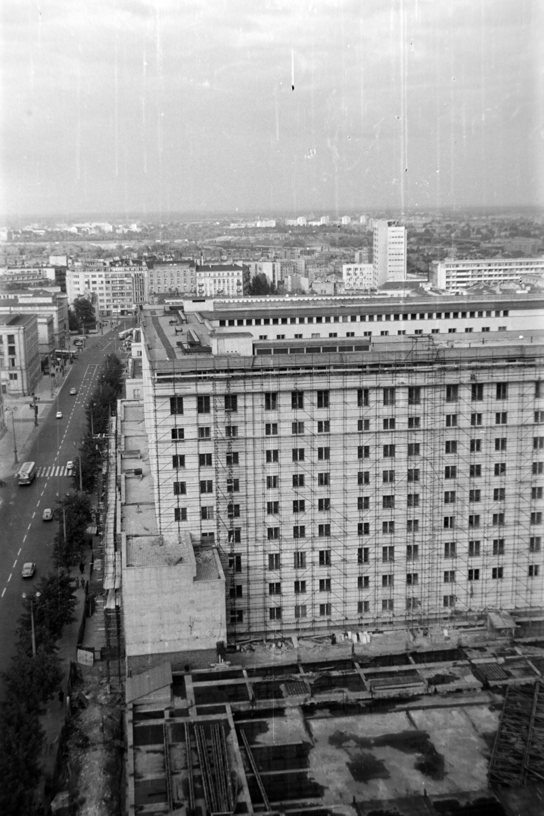Lengyelország, Varsó, kilátás a Prudential épületből a Lengyel Nemzeti Bankra, balra a ulica Swietokrzyska (Szentkereszt utca)., 1964, Szűcs Lóránd, Fortepan #196347