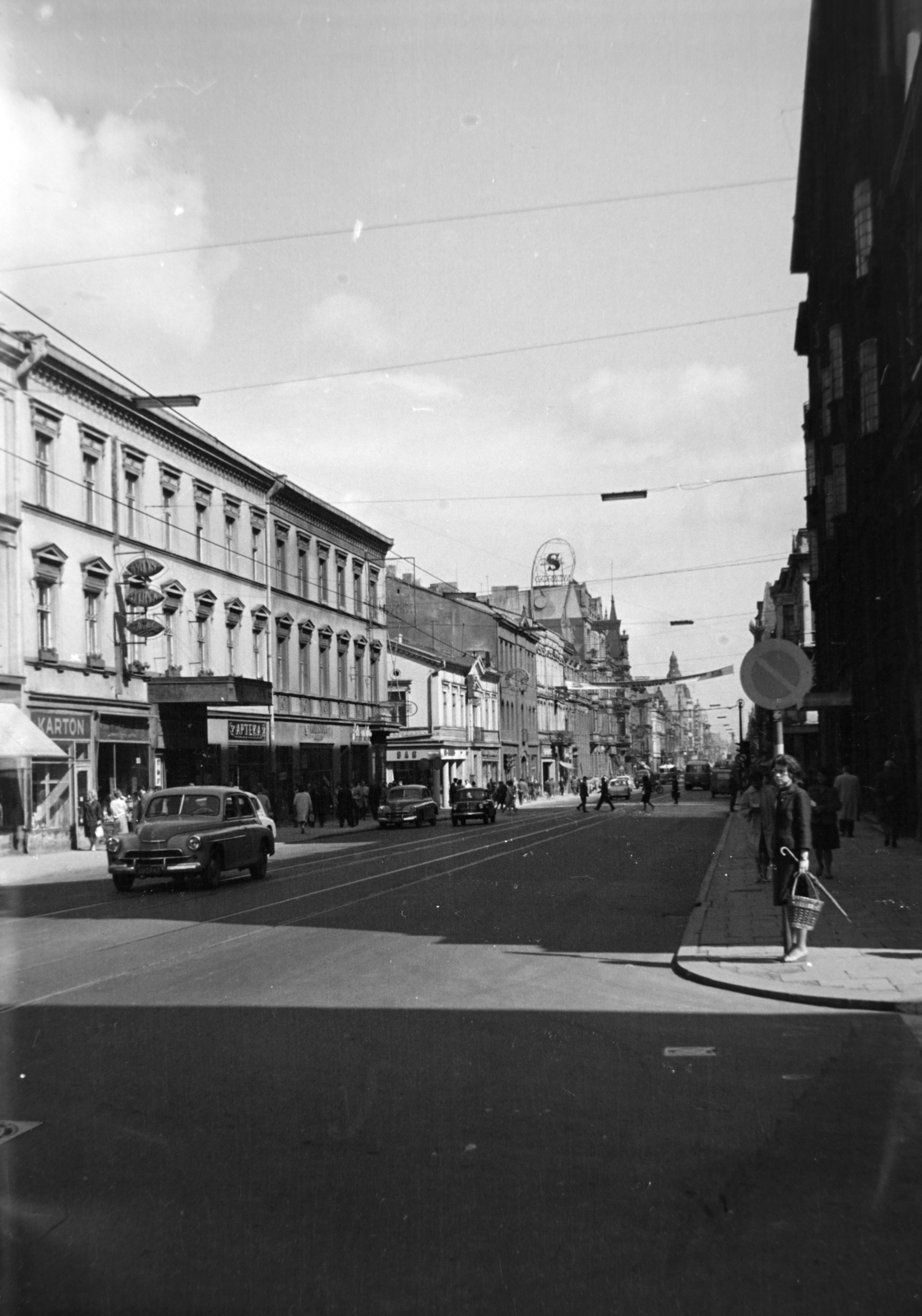 Poland, Łódź, ulica Piotrkowska az ulica Stanisława Moniuszki felől az ulica Sierpnia felé nézve., 1964, Szűcs Lóránd, Fortepan #196367