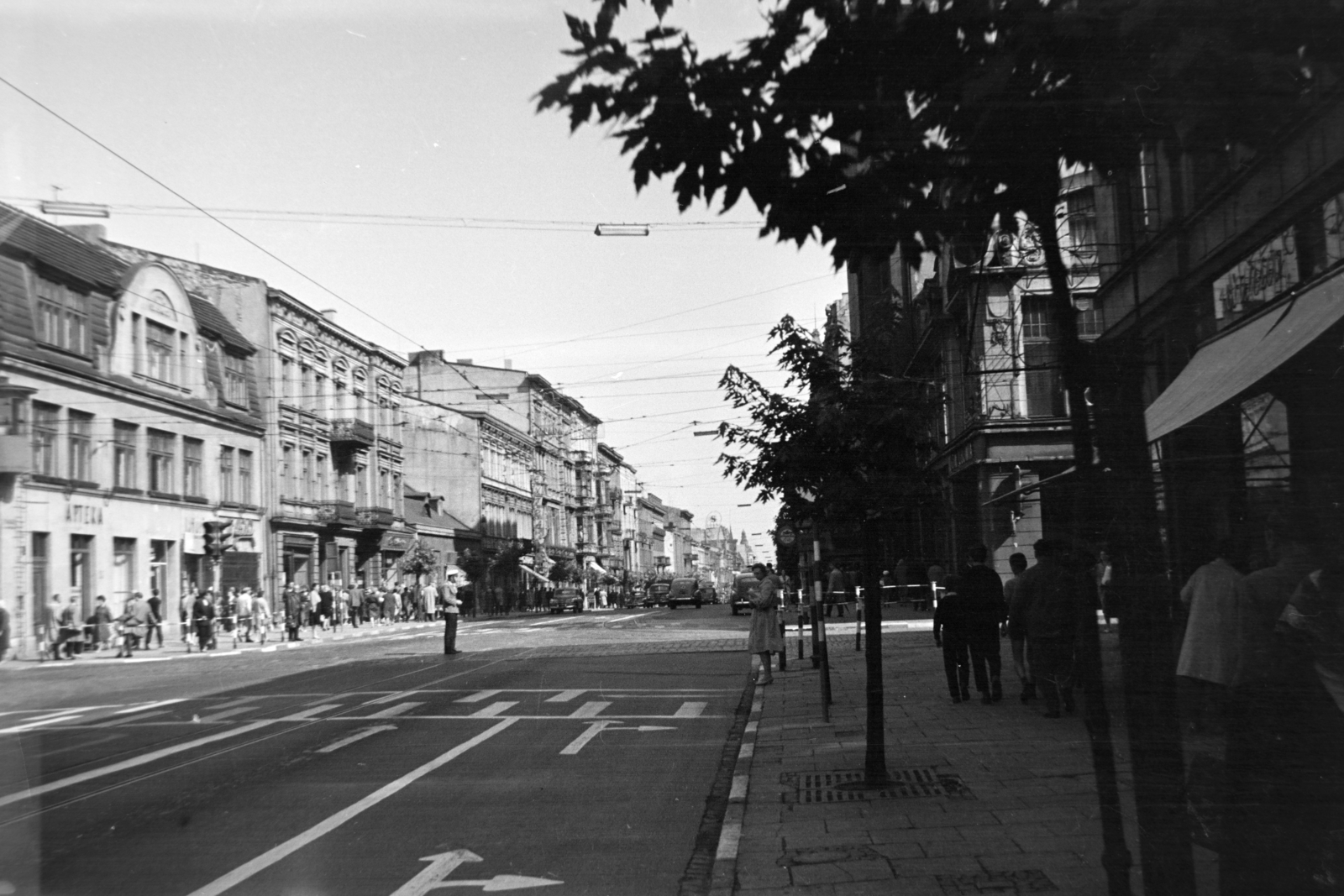 Poland, Łódź, ulica Piotrkowska, az előtérben az ulica Juliana Tuwima kereszteződése., 1964, Szűcs Lóránd, Fortepan #196368