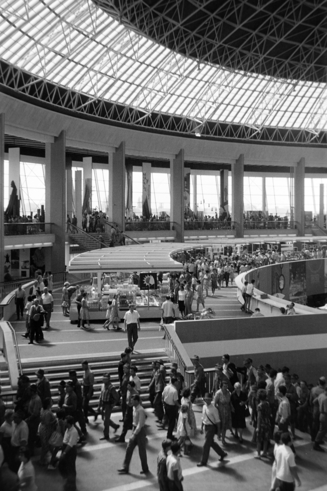 Romania, Bucharest, Kiállítási Központ (később Romexpo), Központi Pavilon., 1966, Szűcs Lóránd, hall, Fortepan #196389