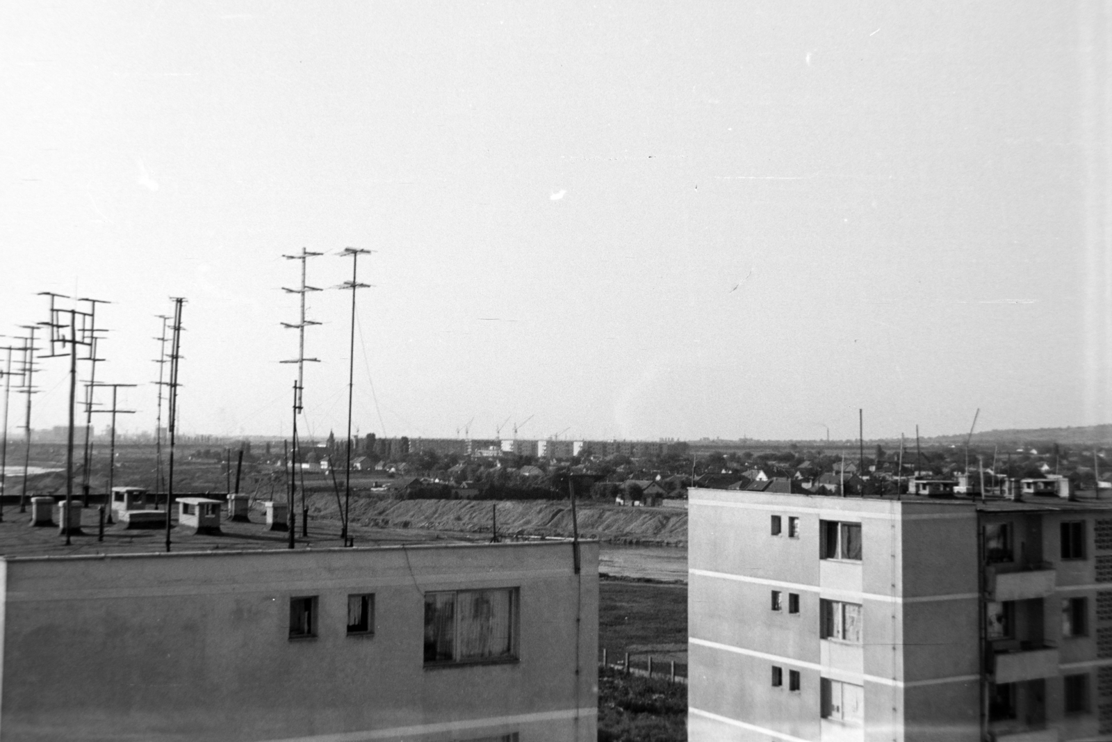 Romania,Transylvania, Oradea, Vitéz utca (Bulevardul Decebal), kilátás a 27. (ekkor 5.) számú ház tetőjéről Biharország part (Splaiul Crișanei) és a Sebes-Körös felé., 1966, Szűcs Lóránd, Fortepan #196394