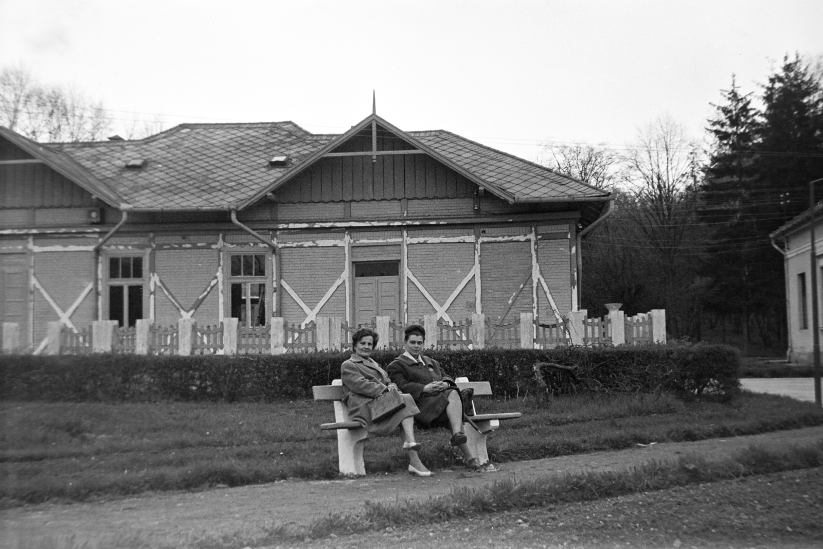 1967, Szűcs Lóránd, bench, leg over leg, Fortepan #196418