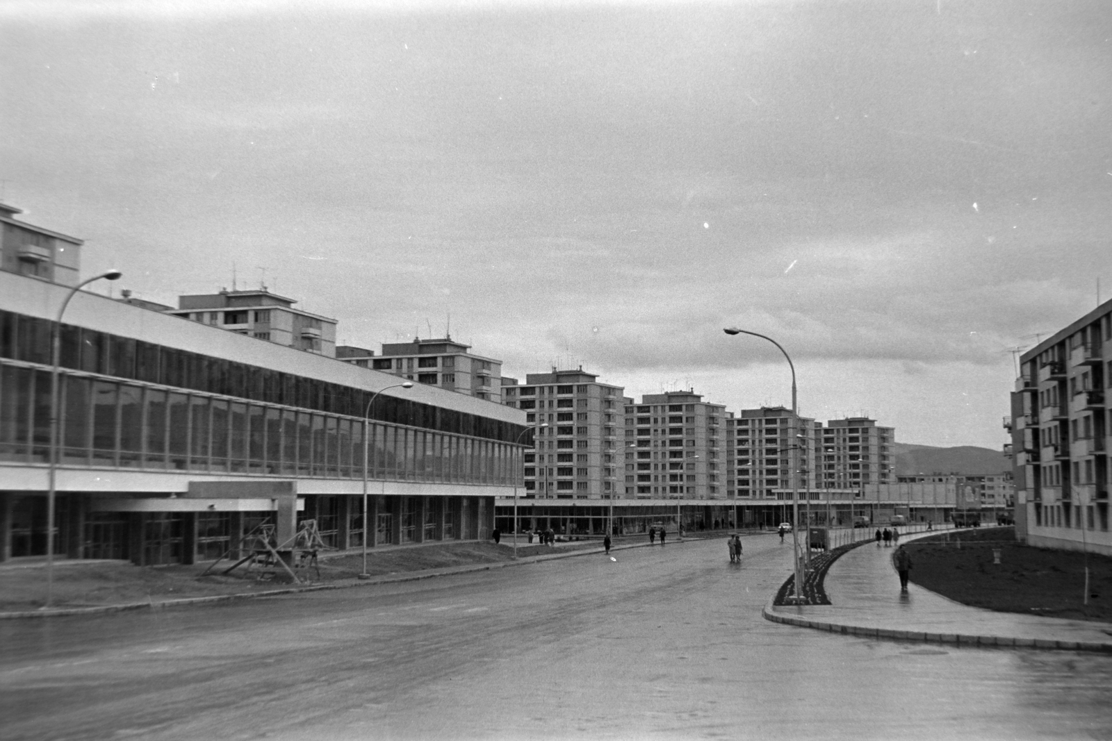 Romania, Onești, (ekkor: Gheorghe Gheorghiu-Dej), Bulevardul Oituz., 1968, Szűcs Lóránd, street view, building, Fortepan #196429