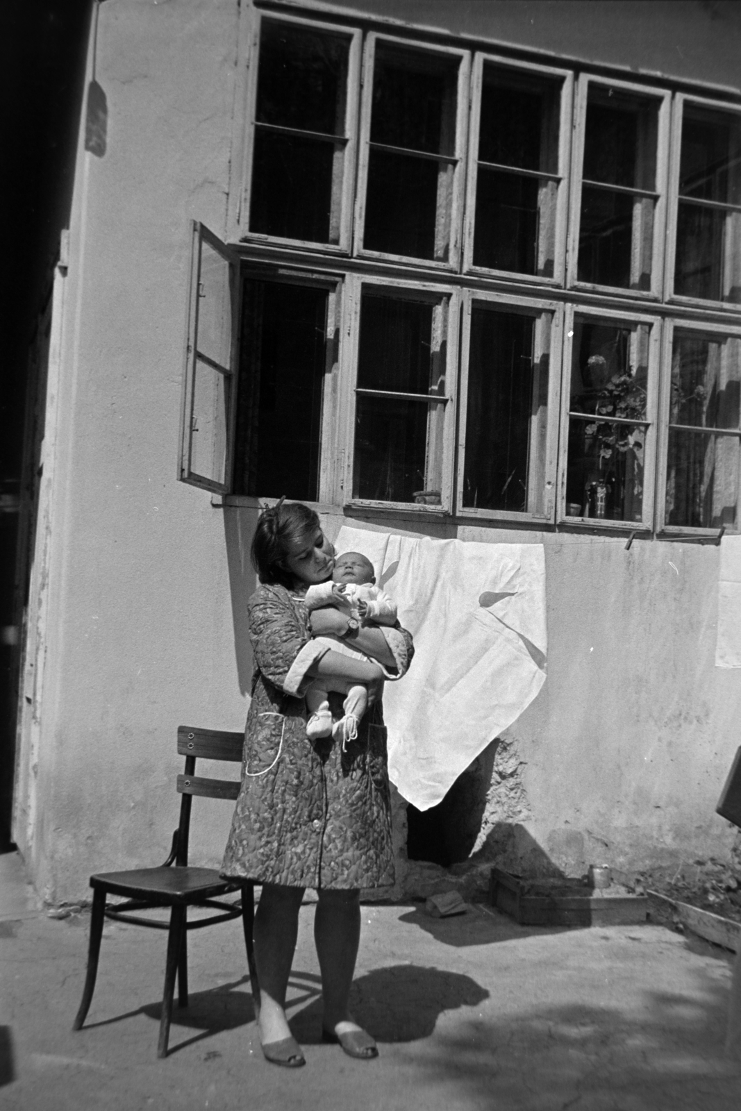 1968, Szűcs Lóránd, woman, window, chair, hanging clothes, Fortepan #196448