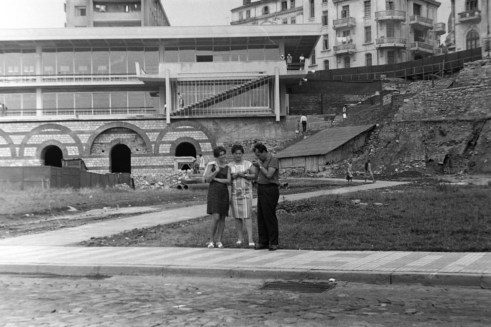 Románia, Konstanca, a mai I. Károly park, szemben balra az ókori mozaikot bemutató múzeum., 1969, Szűcs Lóránd, Fortepan #196490
