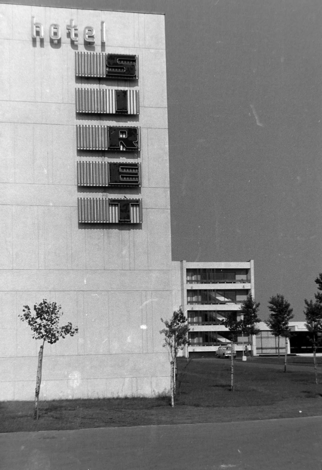 Románia, Konstanca, Mamaia, Strada Școala de Înot, balra a Hotel Siret., 1971, Szűcs Lóránd, Fortepan #196514