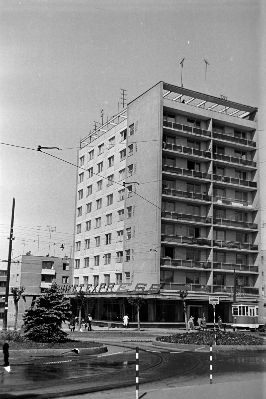 Románia,Erdély, Nagyvárad, Piața București (egykor Budapest tér) a vasútállomás előtt., 1971, Szűcs Lóránd, Fortepan #196526