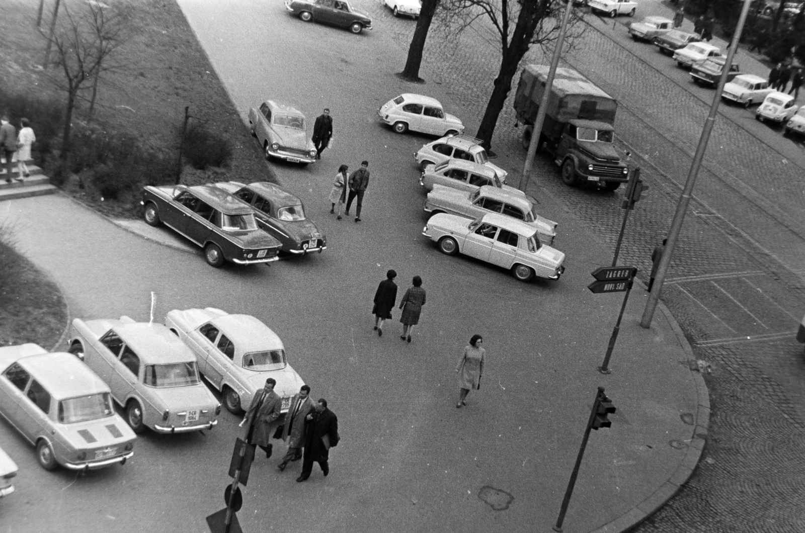 Szerbia, Belgrád, kilátás a Hotel Beograd-ból, balra a Finanszijszki park, jobbra az ulica Nemanjina., 1971, Szűcs Lóránd, Jugoszlávia, Fortepan #196544