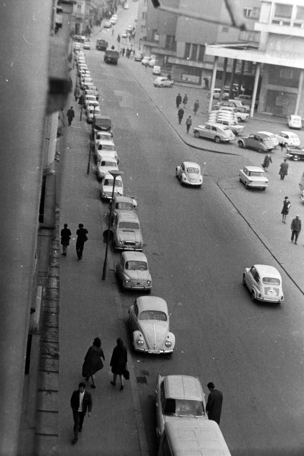 Szerbia, Belgrád, kilátás a Hotel Beogradból az ulica Balkanszka felé., 1971, Szűcs Lóránd, Jugoszlávia, jugoszláv gyártmány, Zastava-márka, Volkswagen-márka, Zastava 750, Renault 4, Volkswagen Bogár, Fortepan #196545