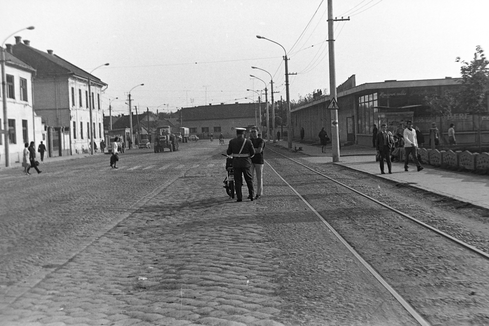 Románia,Erdély, Nagyvárad, Ghillány út (Strada Dimitrie Cantemir) a Kapisztrán János tér (Piața Cetății) felé nézve., 1972, Szűcs Lóránd, Fortepan #196601