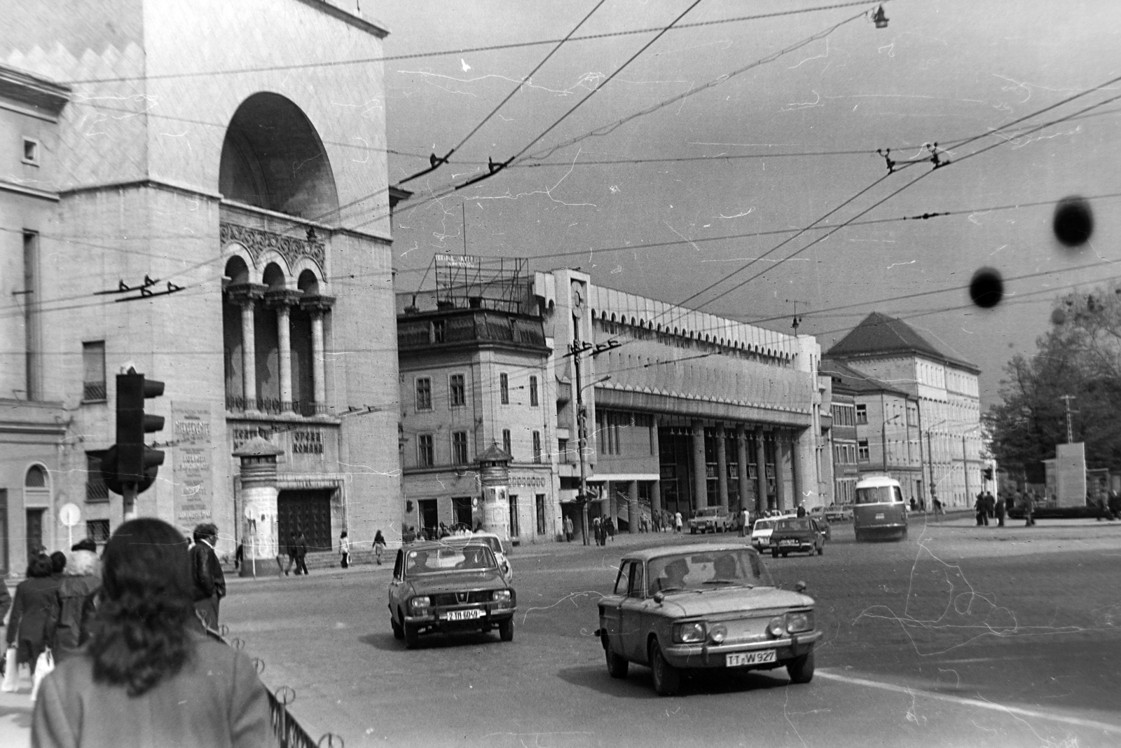 Romania,Transylvania, Timisoara, Piata Victoriei, balra a Művelődési Palota, ettől jobbra a Piața Iancu Huniade, bevásárló központ., 1975, Szűcs Lóránd, Fortepan #196646