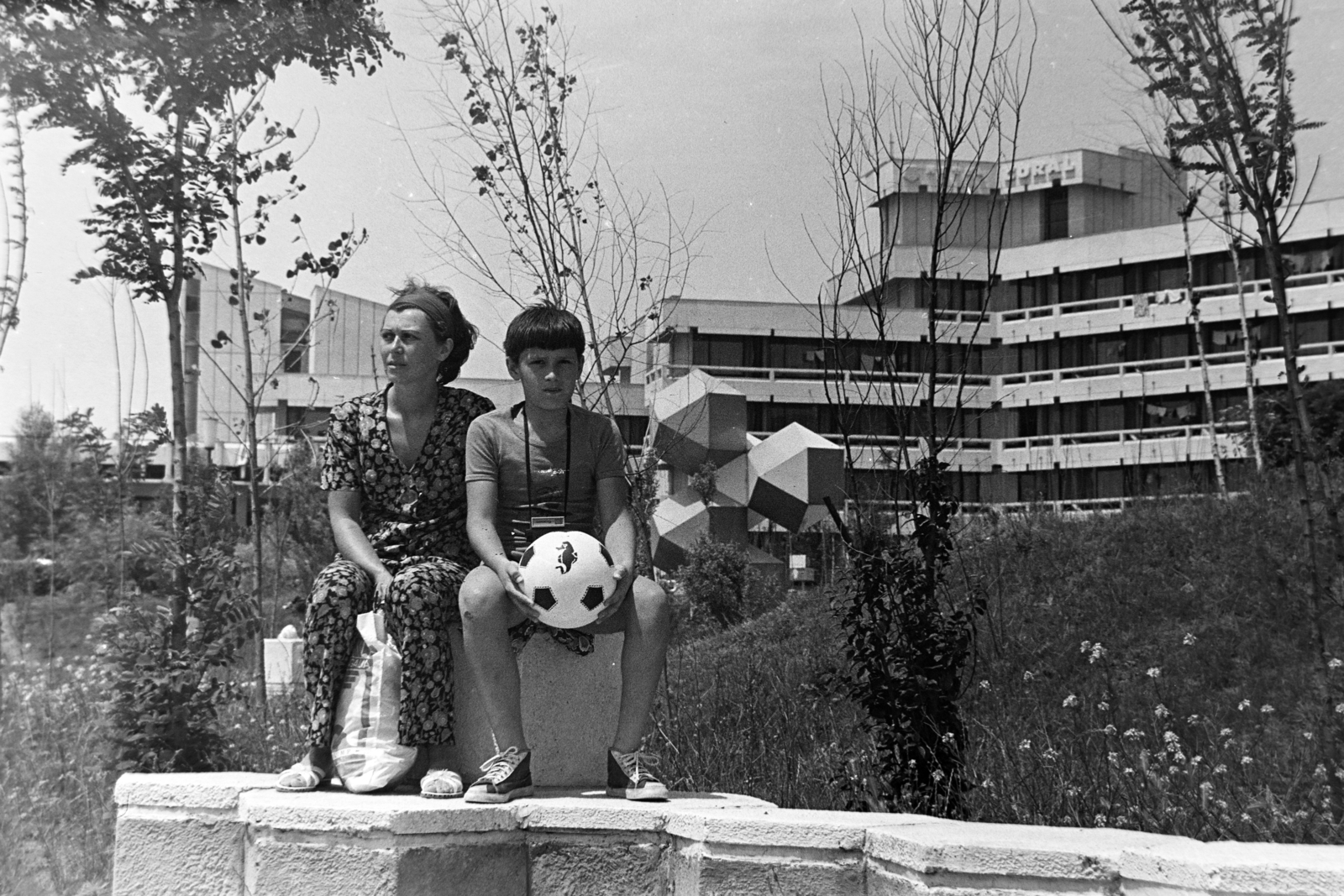 Romania, Mangalia, Cap Aurora üdülőfalu, háttérben a Hotel Coral., 1975, Szűcs Lóránd, Fortepan #196652