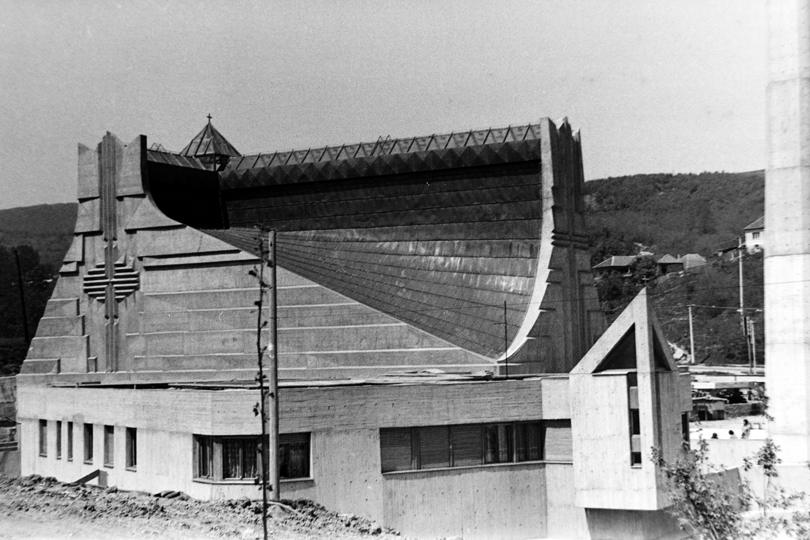 Romania, Orșova, a Szeplőtelen Fogantatás-templom., 1977, Szűcs Lóránd, modern architecture, Fortepan #196662