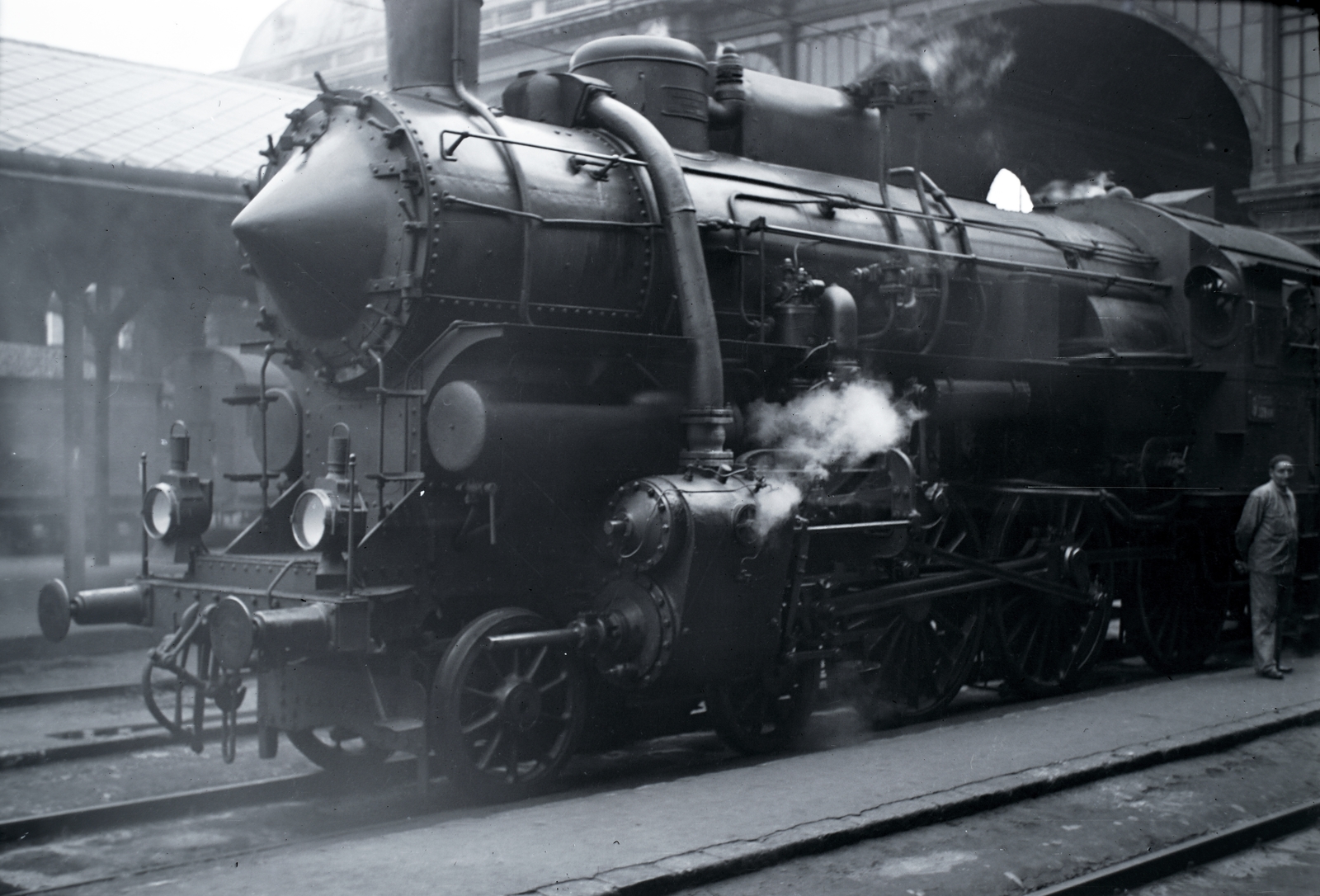 Hungary, Budapest VIII., Keleti pályaudvar., 1939, Martin Kornél, steam locomotive, MÁV Class 328, Budapest, Fortepan #196764