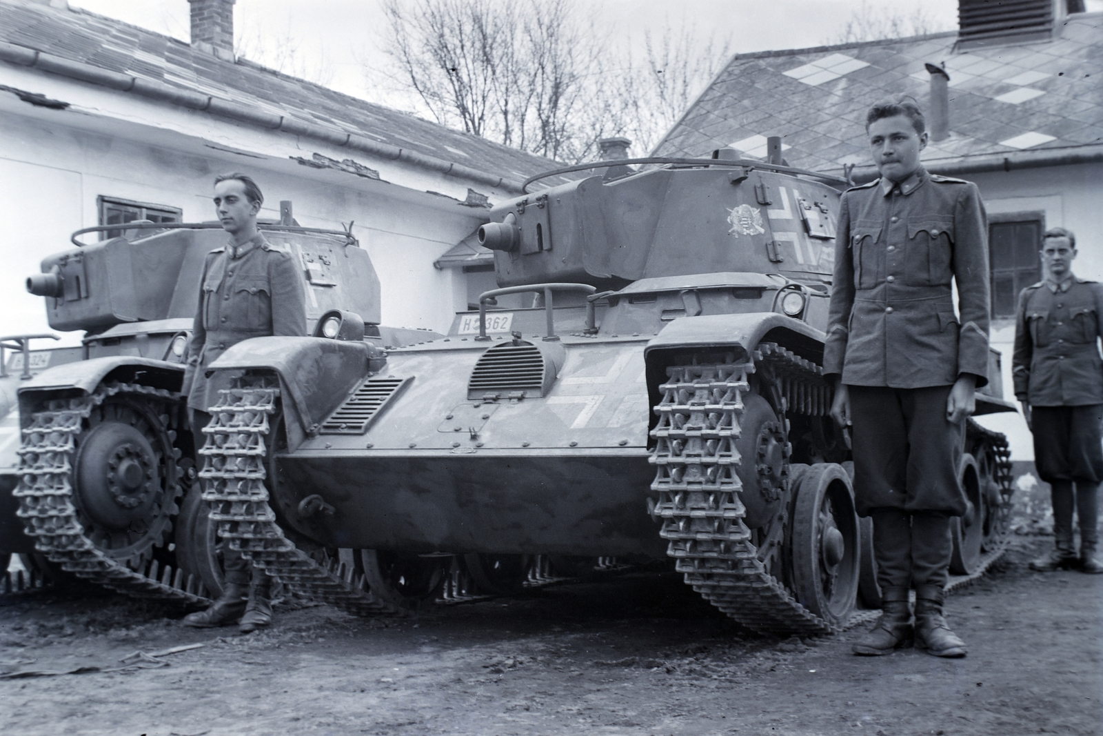Hungary, Ludovikások gyakorlaton., 1942, Martin Kornél, tank, General Military Vehicle Emblem, tank crew member, Fortepan #196773