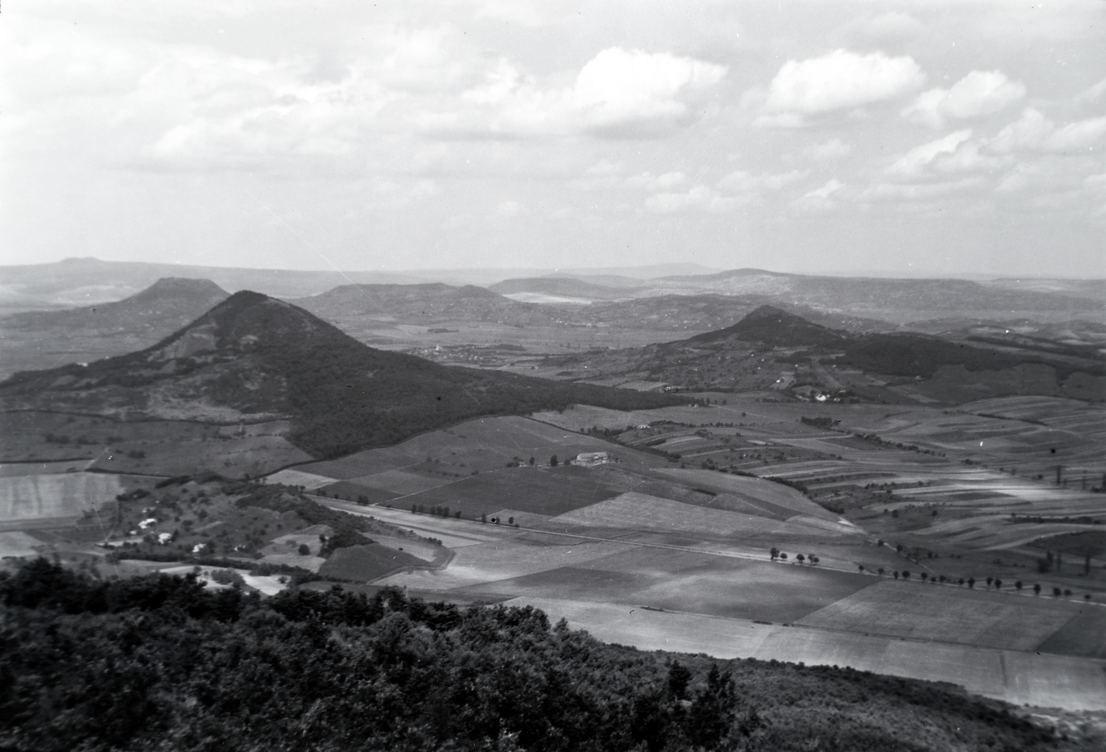 Hungary,Lake Balaton, Badacsonytomaj, kilátás a Kisfaludy-kilátóból., 1937, Martin Kornél, aerial photo, butte, Fortepan #196783
