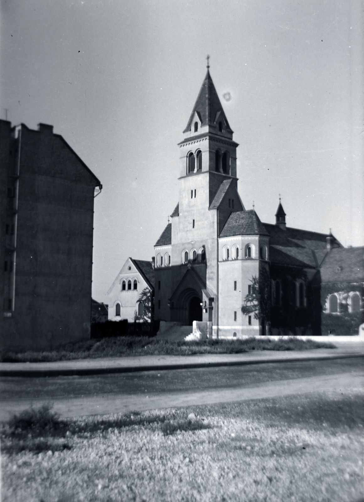 Hungary, Budapest XI., Bocskai (Lenke) út, szemben a Magyari István (Biblia) utcában a Kelenföldi Evangélikus Egyházközség temploma., 1937, Martin Kornél, Budapest, church, Fortepan #196793