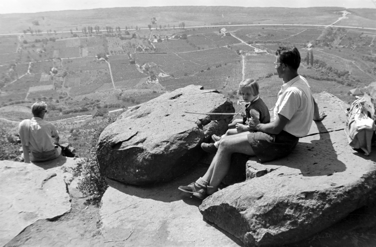 Hungary,Lake Balaton, Badacsonytomaj, kilátás a Ranolder-kereszt közeléből., 1955, Martin Kornél, view, rock, sitting on a rock, Fortepan #196826