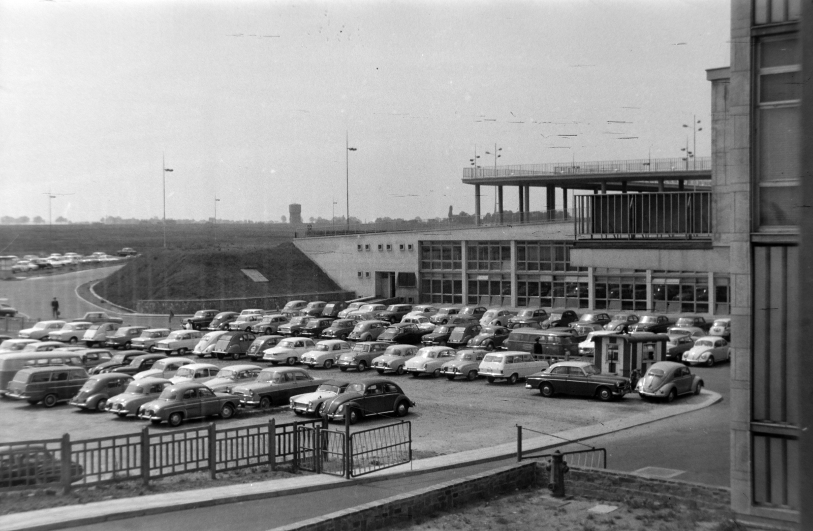 Belgium, Zaventem, Brüsszel nemzetközi repülőtere., 1960, Martin Kornél, airplane, car park, Fortepan #196846