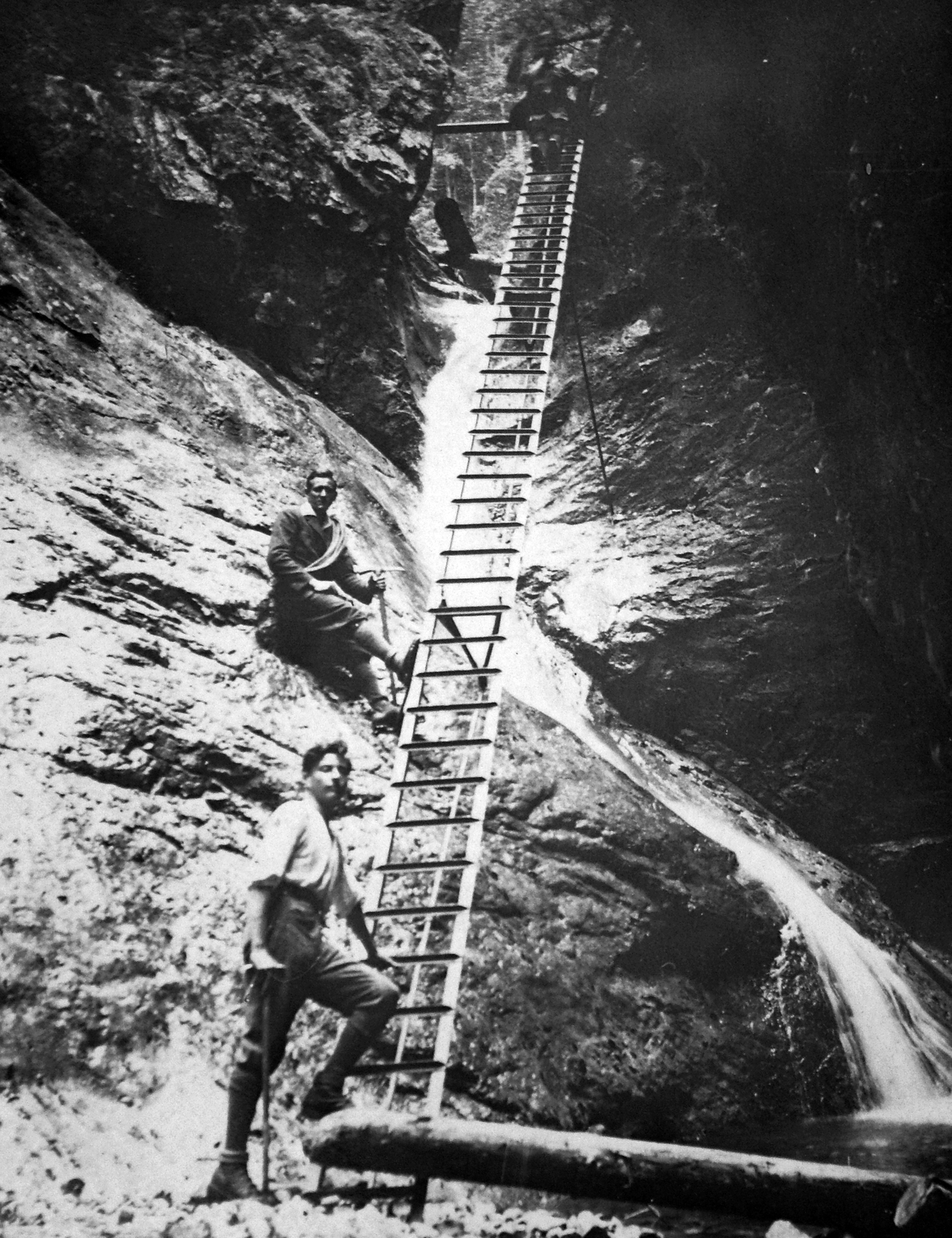 Slovakia, Slovak Paradise National Park, Velky Sokol, 1934, Wein Sarolta, Czechoslovakia, ladder, water fall, Mountaineering, Fortepan #19697