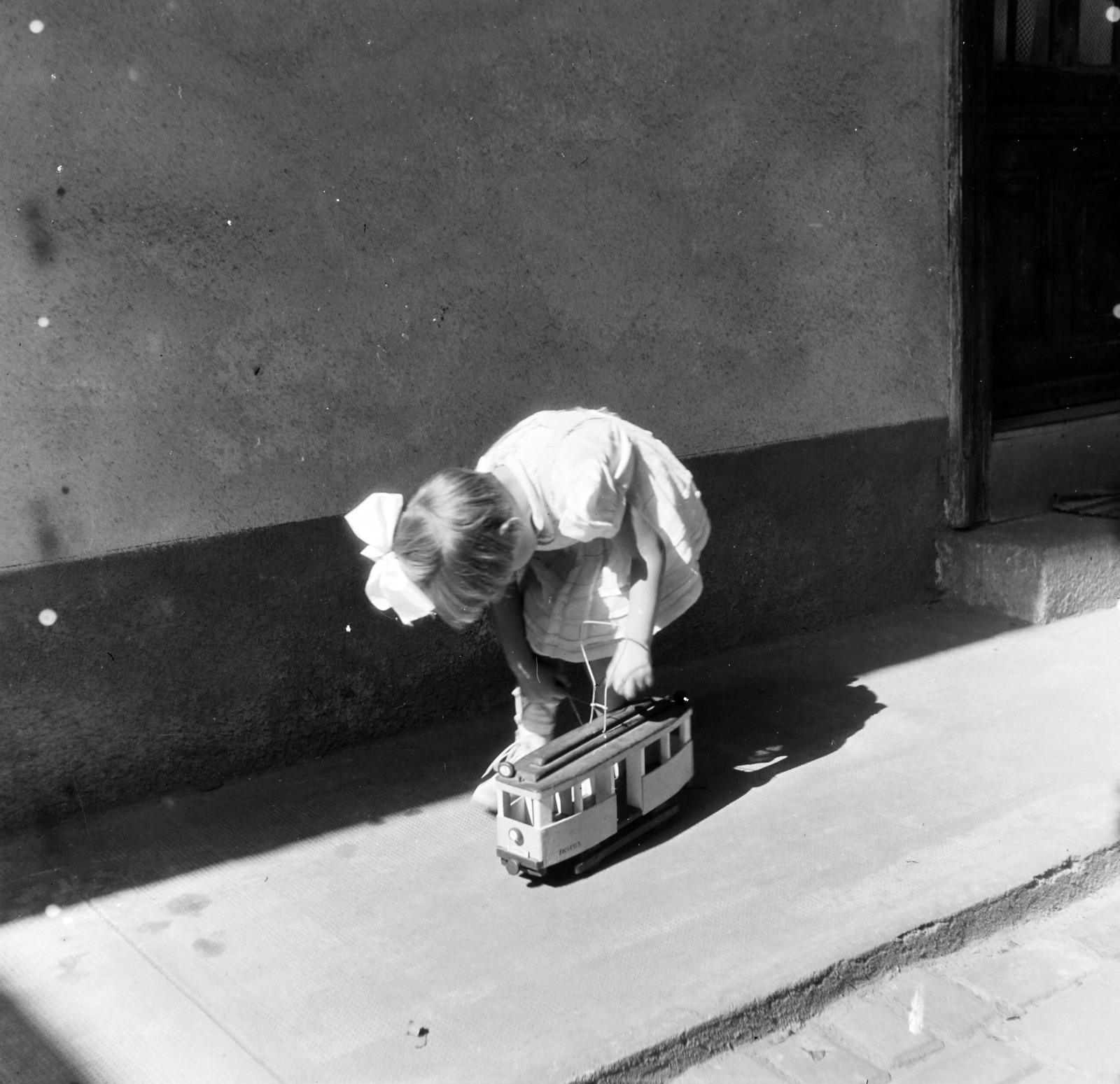 1954, Keveházi János, tram, girl, ribbon, toy, Fortepan #197115