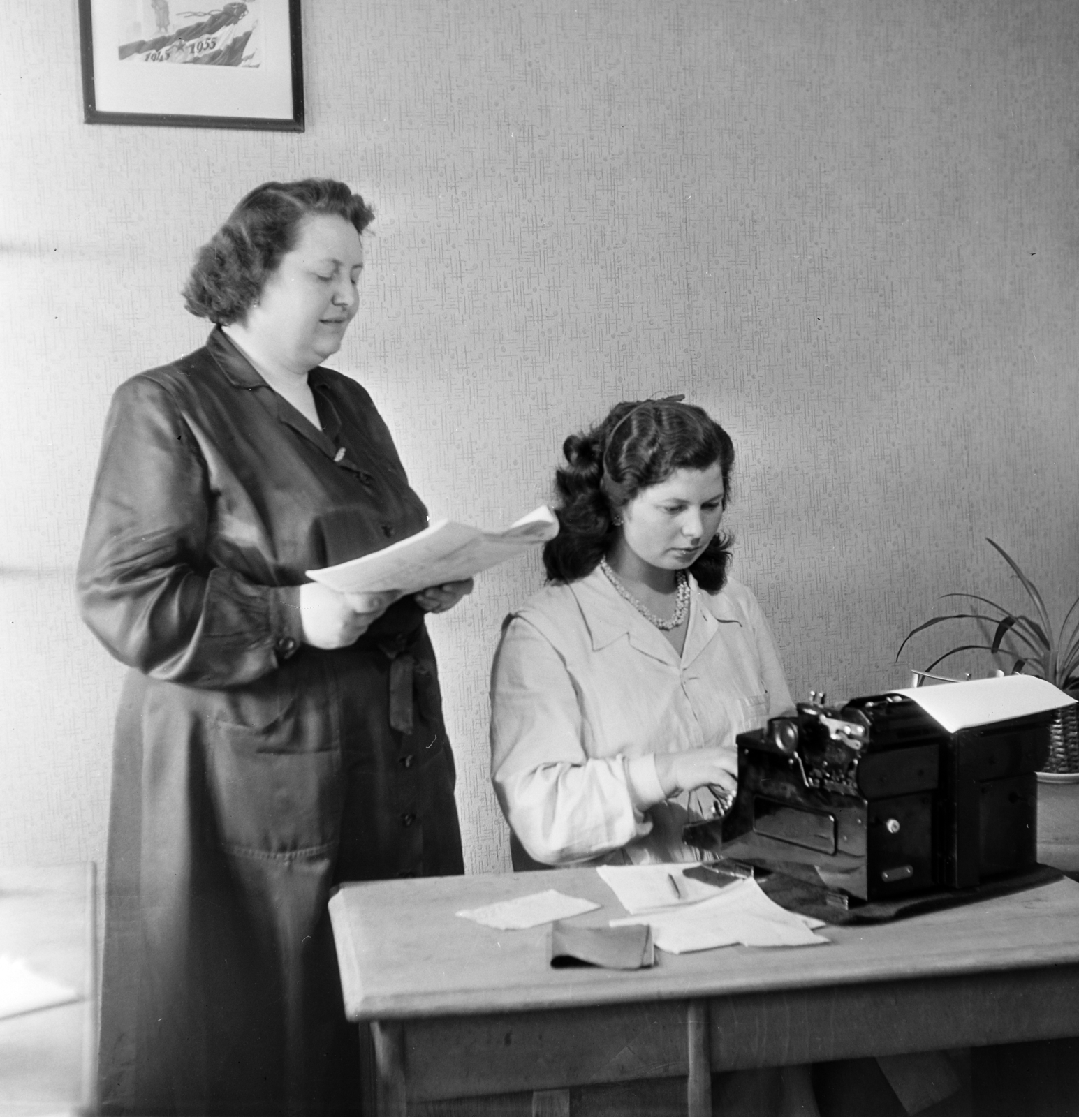 1955, Keveházi János, hairdo, office, typist, Fortepan #197132