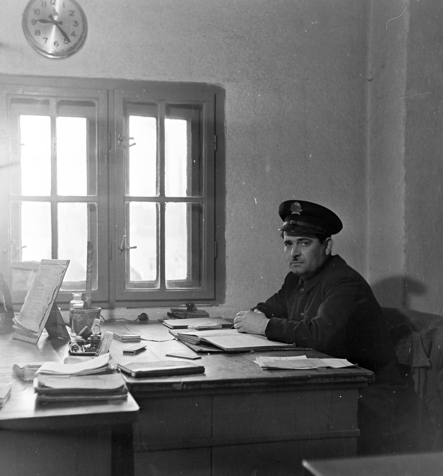 1955, Keveházi János, wall clock, uniform, office, employee, Fortepan #197154