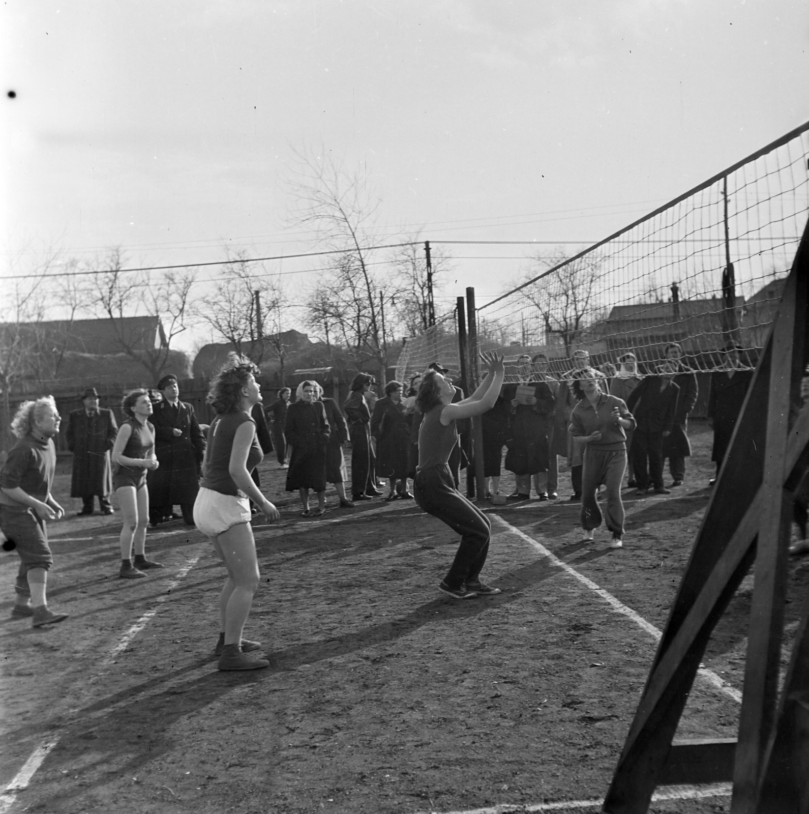 Hungary, Budapest X., Maglódi út 4. sportpálya., 1955, Keveházi János, Budapest, photo aspect ratio: square, volleyball, Fortepan #197279