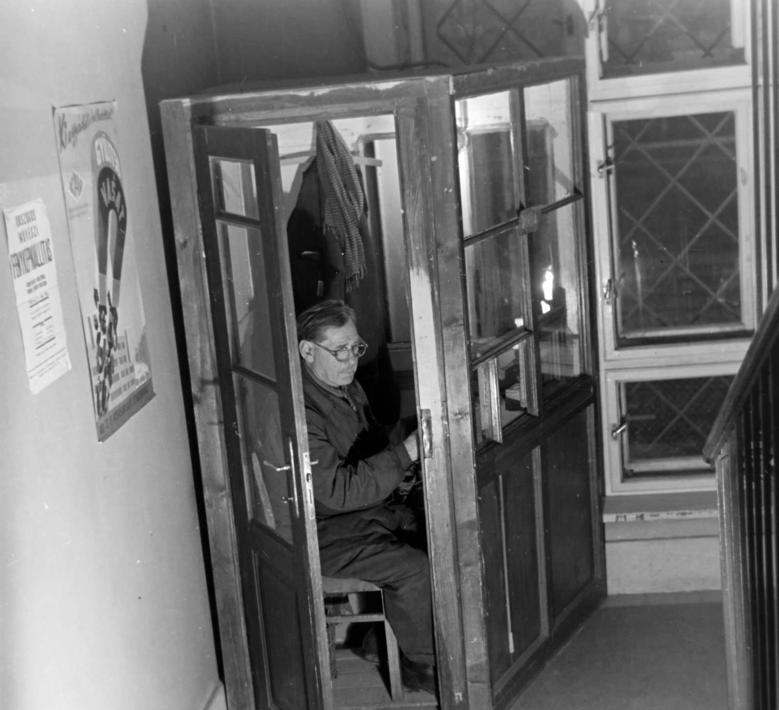 1955, Keveházi János, photo aspect ratio: square, poster, cabin, janitor, Fortepan #197289