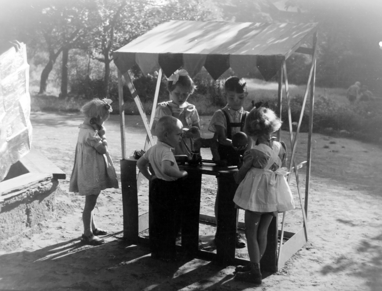 1955, Keveházi János, gyerekek, napellenző, nyár, játék, Fortepan #197325