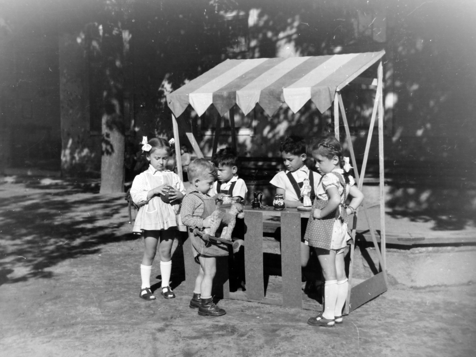 1955, Keveházi János, sunshine, kids, ribbon, toy, nursery, Fortepan #197326