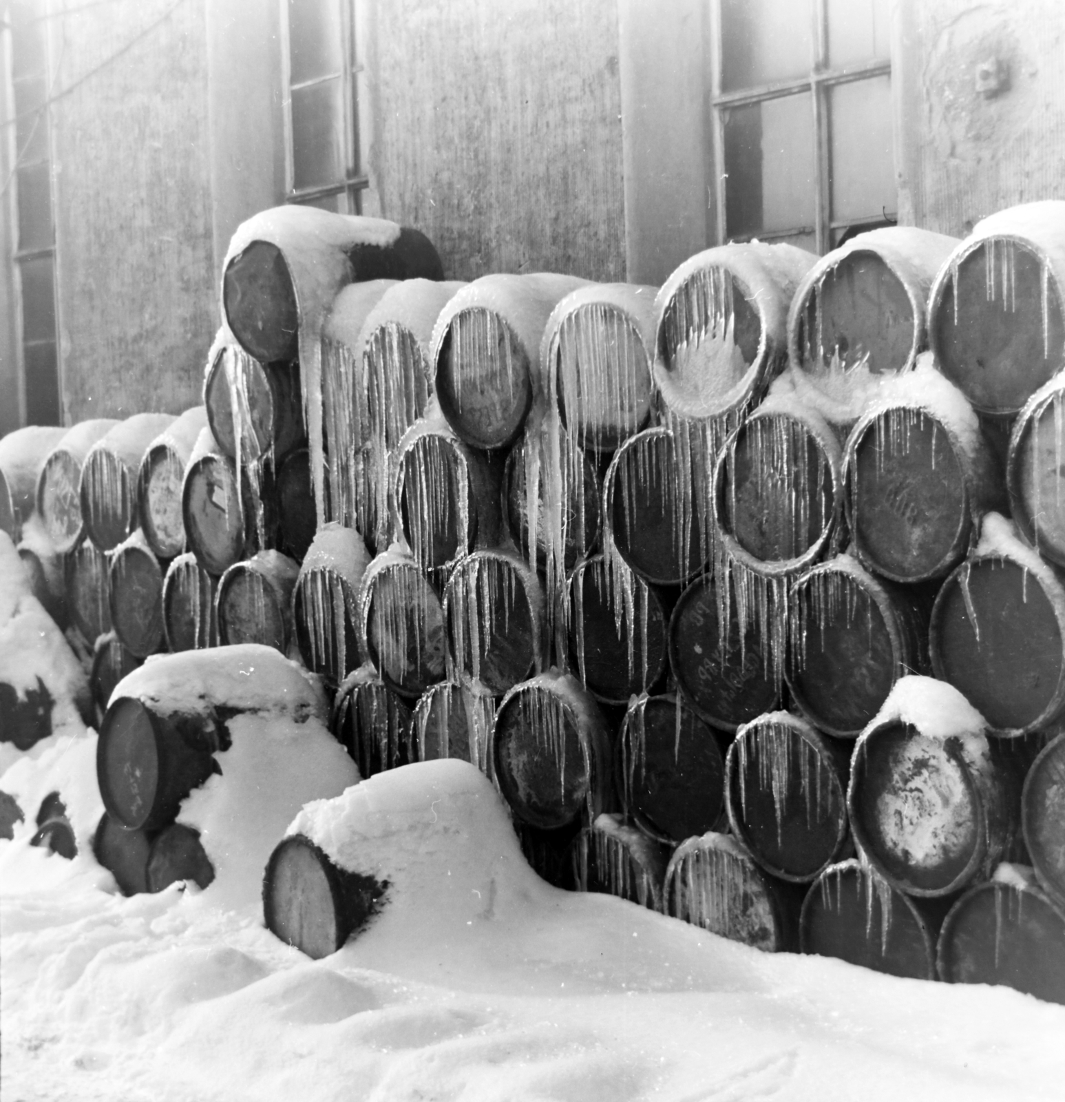 1955, Keveházi János, winter, snow, barrel, ice, photo aspect ratio: square, Fortepan #197355