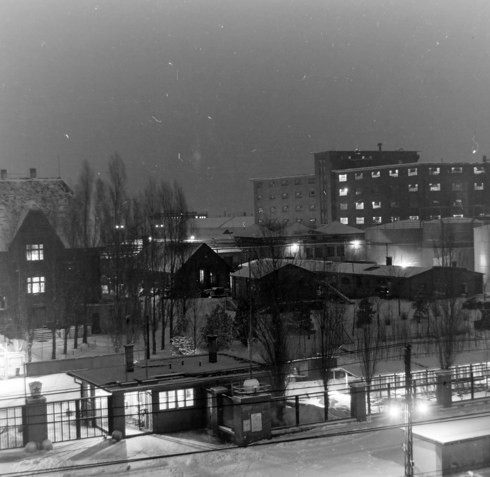 Hungary, Budapest X., Maglódi út 6., Növényolaj és Szappangyár., 1955, Keveházi János, Budapest, photo aspect ratio: square, factory, night, Fortepan #197361