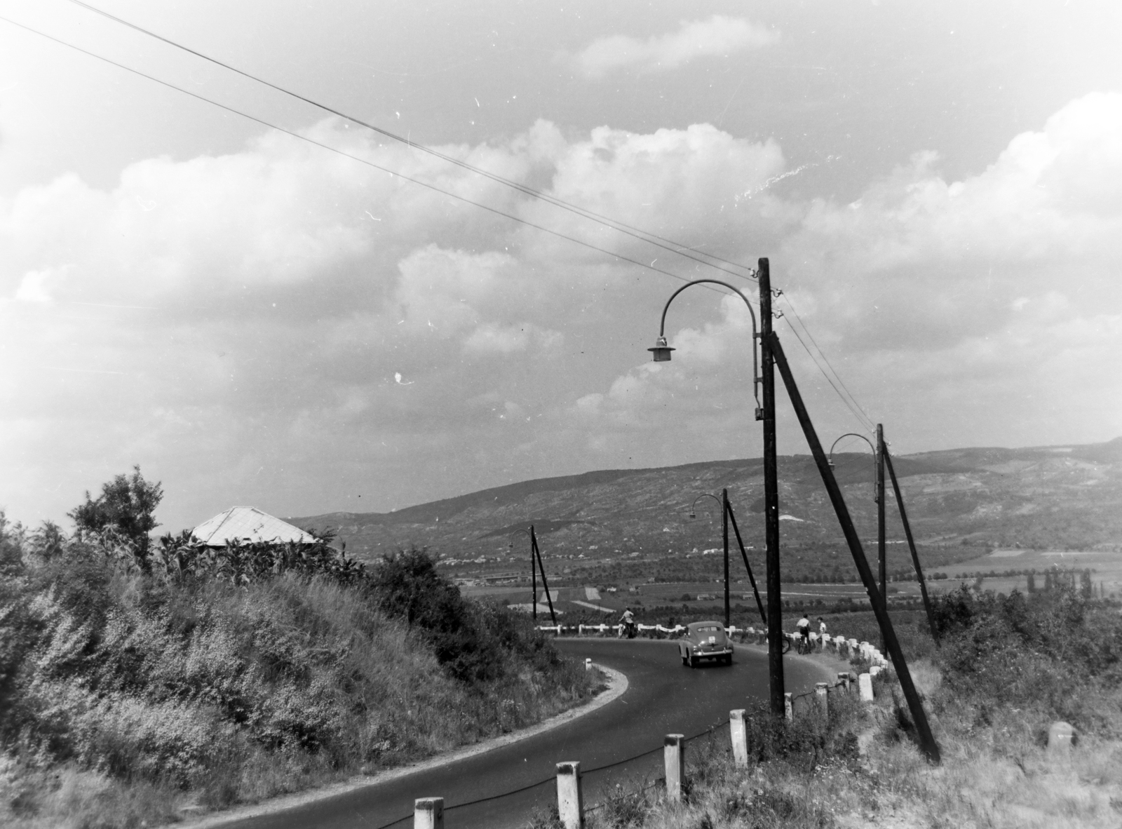 Hungary, Budapest XI., Balatoni út (7-es főút), kilátás Budaörs felé., 1956, Keveházi János, Budapest, road railings, pylon, Fortepan #197397