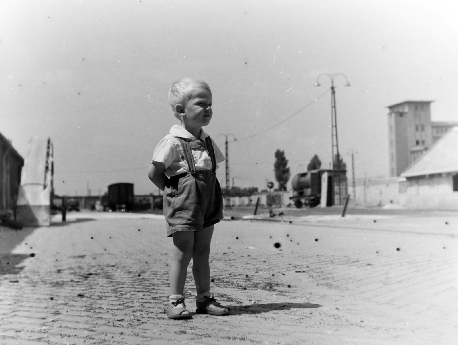 1956, Keveházi János, kid, shorts, hands behind the back, Fortepan #197400