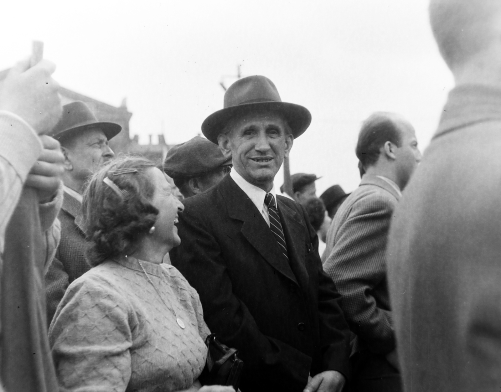Hungary, Budapest XIV., Hősök tere, május 1-i ünnepség., 1957, Keveházi János, Budapest, hat, lady, suit, tie, necklace, earring, hair clip, Fortepan #197484