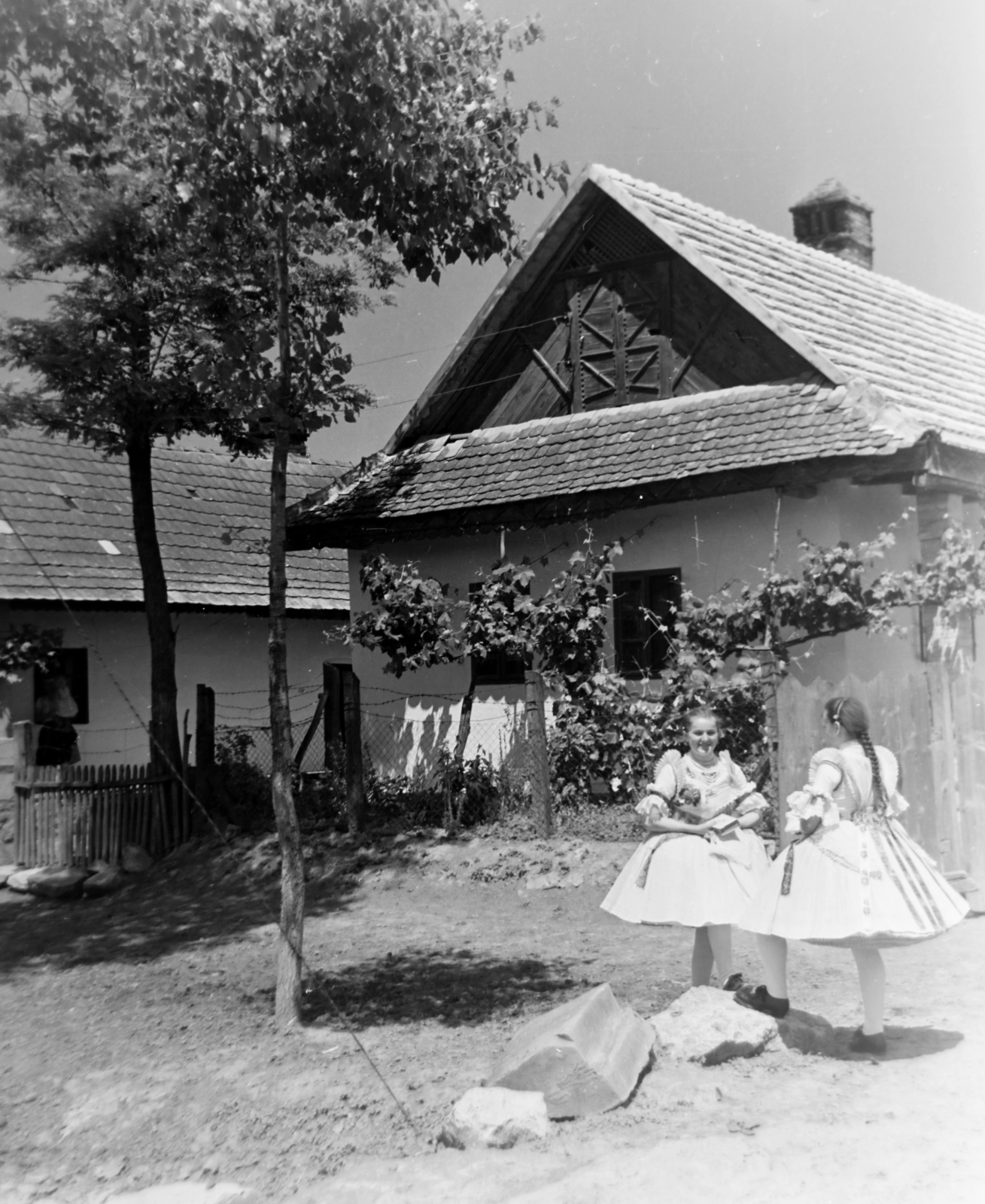 Hungary, Buják, 1957, Keveházi János, folk costume, farmhouse, Fortepan #197544