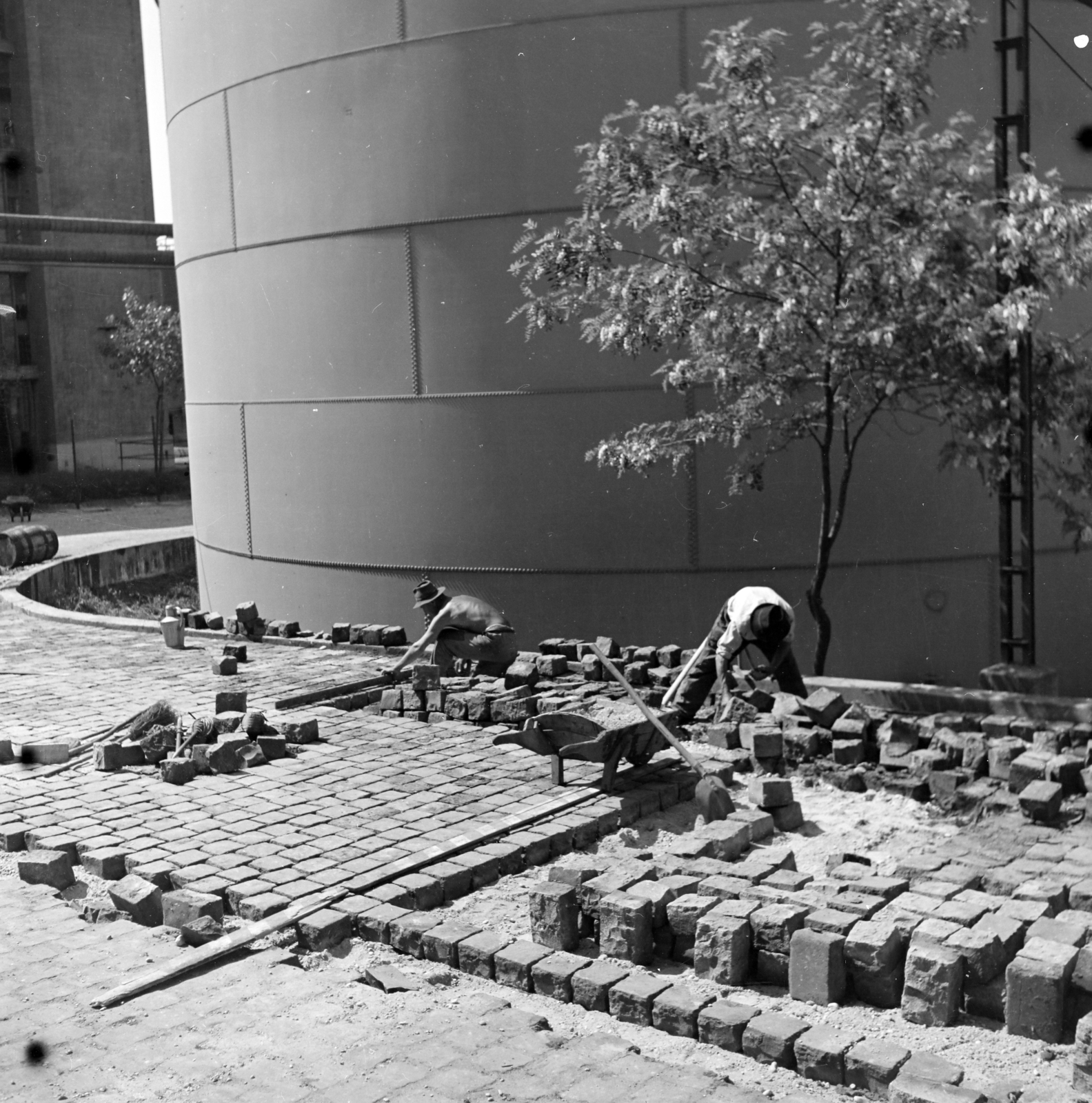 Hungary, Budapest X., Maglódi út 6., Növényolaj és Szappangyár., 1958, Keveházi János, Budapest, big ashlar, photo aspect ratio: square, road construction, Fortepan #197587