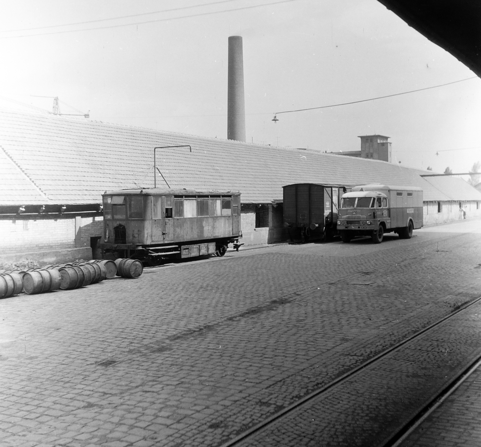 Hungary, Budapest X., Maglódi út 6., Növényolaj és Szappangyár., 1958, Keveházi János, Budapest, barrel, commercial vehicle, photo aspect ratio: square, coach, chimney, rails, Fortepan #197608