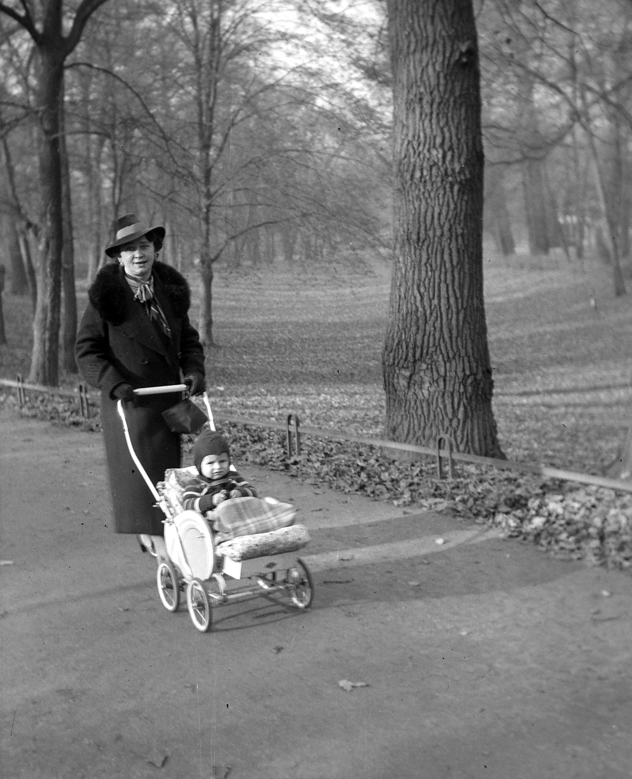 Hungary, Győr, 1939, Wein Sarolta, baby carriage, autumn, coat, Fortepan #19764