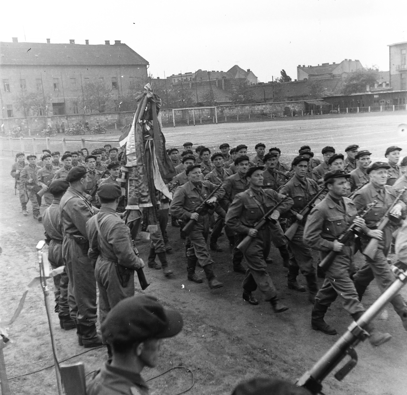 Hungary, Budapest X., Halom utcai sporttelep, a kőbányai munkásőrzászlóalj zászlóavató és névadó ün­nepsége 1958. május 17-én., 1958, Keveházi János, Workers' Militia, Budapest, photo aspect ratio: square, Fortepan #197656