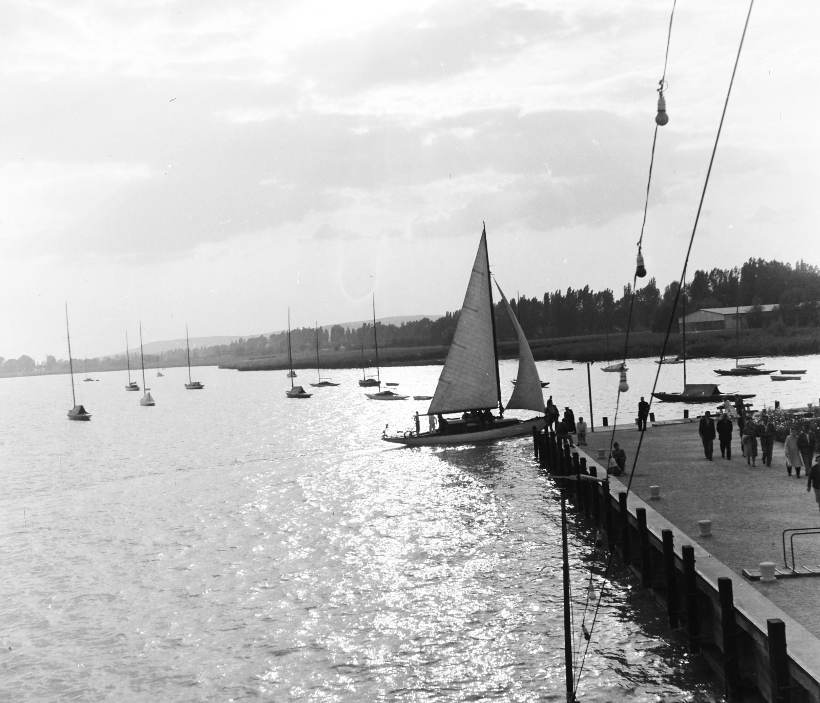 Hungary, Balatonfüred, hajóállomás., 1959, Keveházi János, sailboat, Fortepan #197727