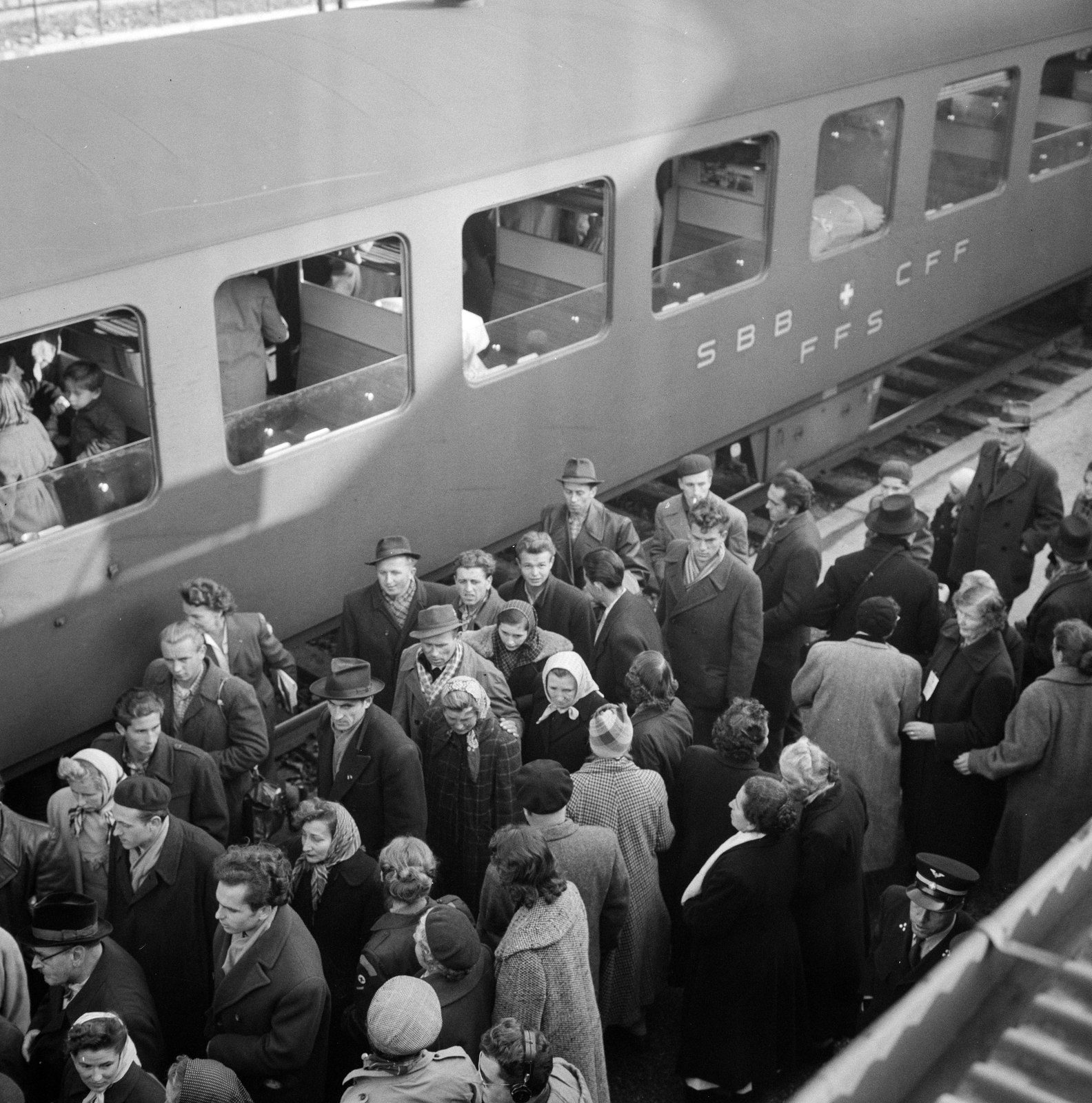 Svájc, Buchs, magyar menekültek., 1956, ETH Zürich, Comet Photo AG/Jack Metzger, képarány: négyzetes, vagon, utas, Fortepan #197840