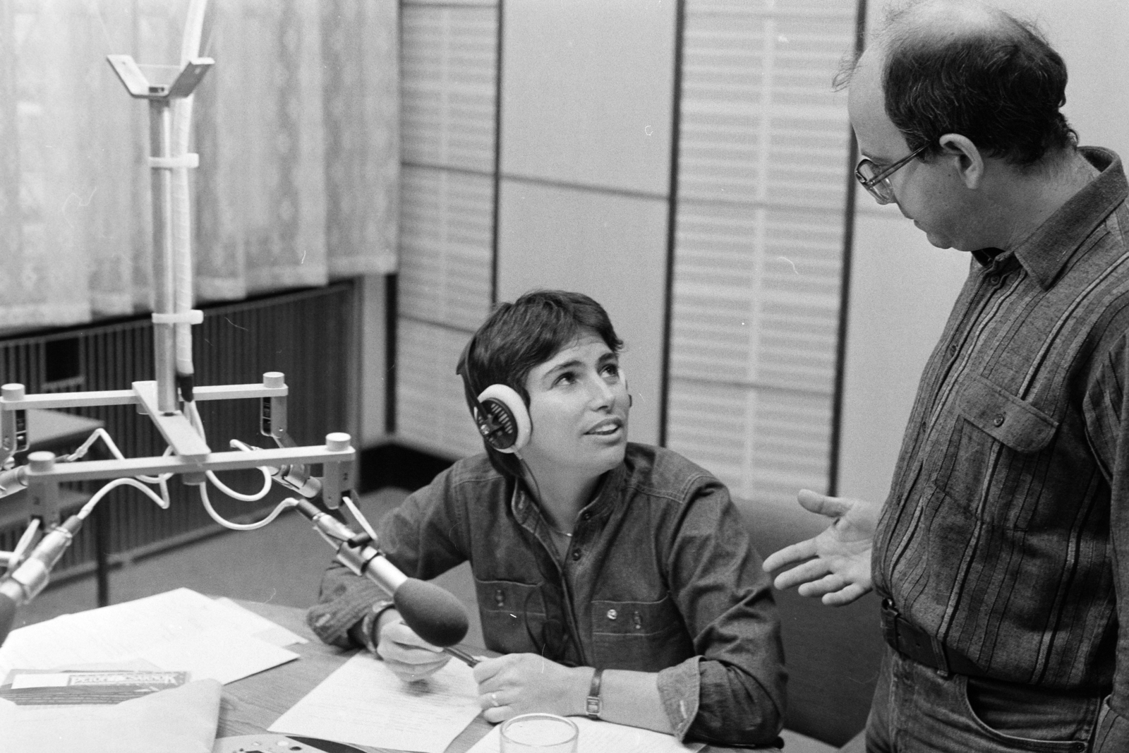 Hungary, Budapest VIII., a Magyar Rádió stúdiója, Váradi Júlia és Rékai Gábor szerkesztő-riporterek., 1981, Szalay Zoltán, Budapest, Fortepan #197856